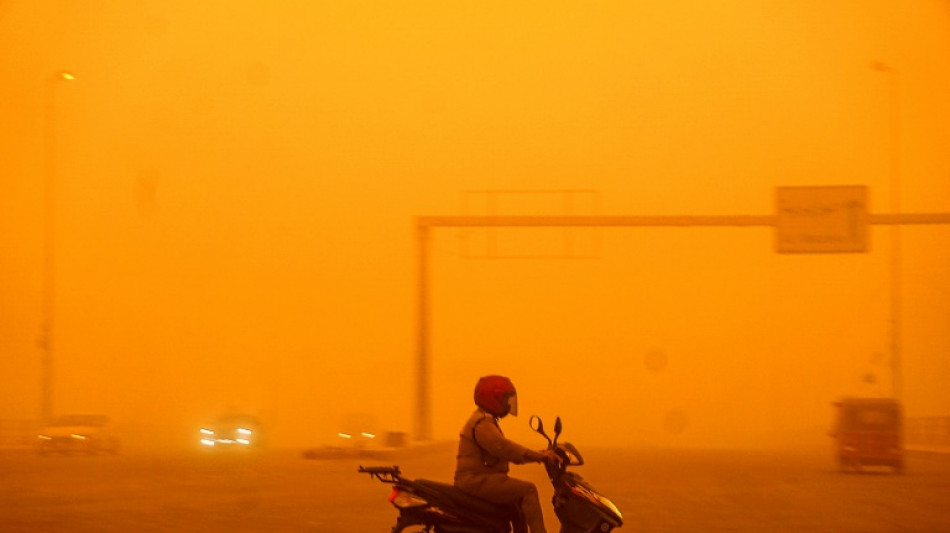 Tormenta de arena en Irak obliga a cerrar aeropuertos y escuelas