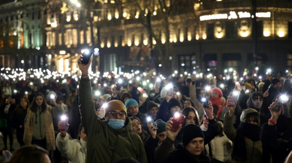 Géorgie: des milliers de manifestants pro-UE marchent vers le parlement