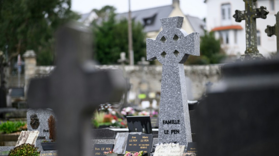 Destrozan la tumba de Le Pen, histórico líder ultraderechista de Francia