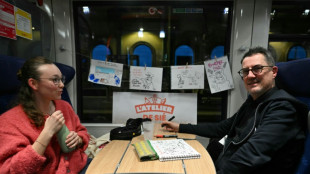 Des dessinateurs de presse prennent le train pour "sensibiliser" à la caricature