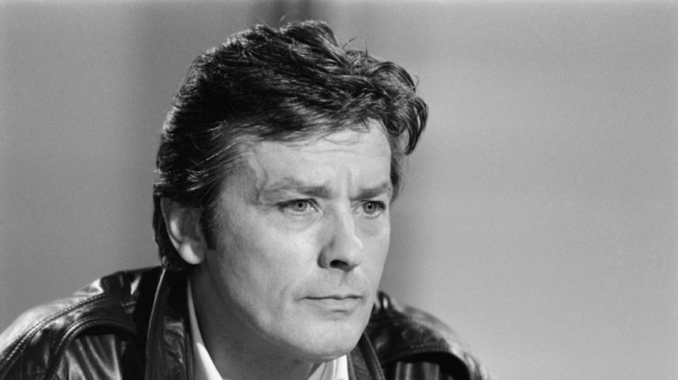 Loin des projecteurs, Alain Delon sera inhumé samedi en toute intimité dans sa propriété