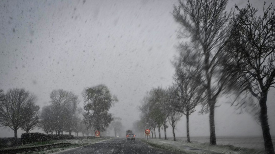 Tempête Caetano: circulation "difficile" dans l'Ouest, la neige gagne la capitale