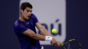 Alcaraz avanza a cuartos del Masters 1000 de Miami al vencer a Tsitsipas