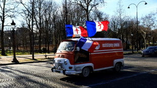 Les convois anti-pass à Paris, sur les Champs-Élysées