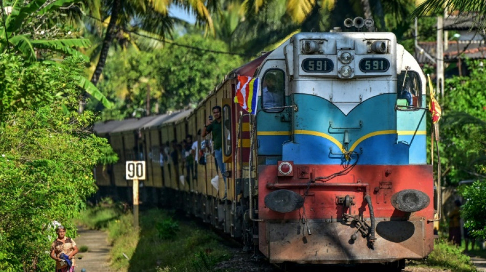 Sri Lanka train memorial honours tsunami tragedy