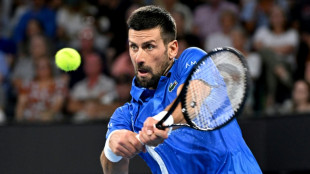 Djokovic vence Monfils e avança às quartas de final em Brisbane