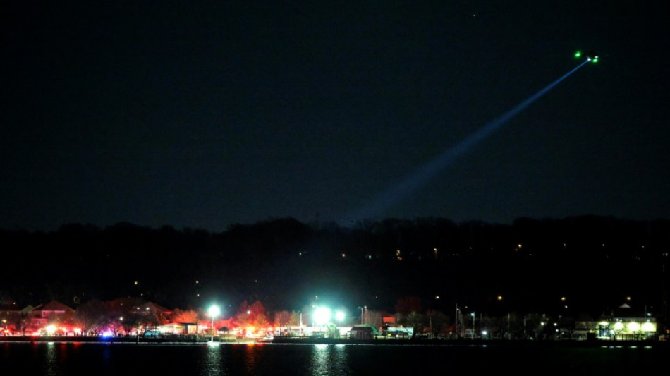 Avión de pasajeros cae al río Potomac tras chocar con helicóptero cerca de Washington