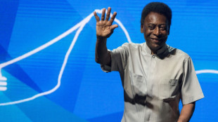 Pele erneut im Krankenhaus