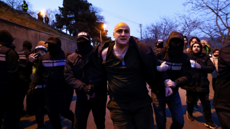 Géorgie : arrestation de deux meneurs de l'opposition lors d'une manifestation, condamnation de l'UE