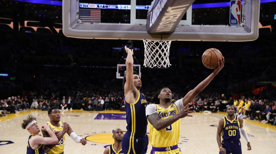 Basket:Nba; i Lakers ai playoff, Sacramento elimina Golden State