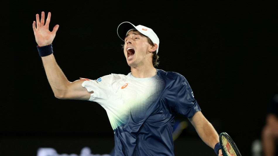 De Minaur makes fast start in bid to deliver home Australian Open champion