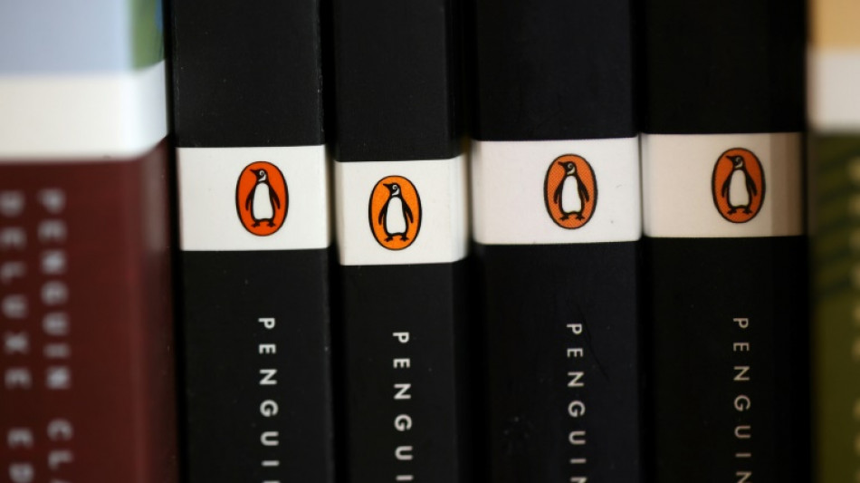 Ativistas e editora Penguin processam condado da Flórida por veto a livros