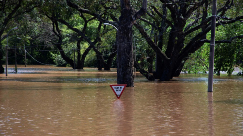 Más de 2.000 desplazados por inundaciones en Uruguay