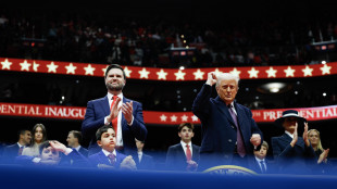 Trump firma sette ordini esecutivi alla Capital One Arena