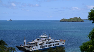 La barge, lien incontournable mais mis à mal par le cyclone à Mayotte