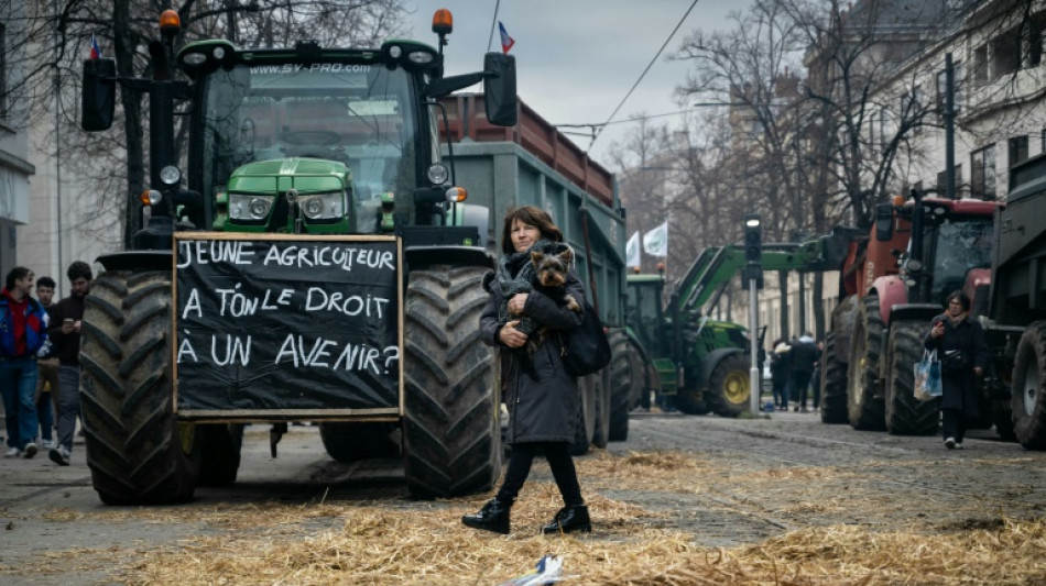 En France, la mobilisation des agriculteurs fléchit sur le terrain