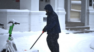 Le centre et l'est des Etats-Unis balayés par une tempête hivernale, Washington sous la neige