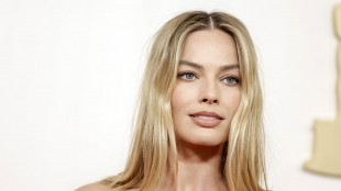 Delusa dagli Oscar Margot Robbie si consola al Monopoly