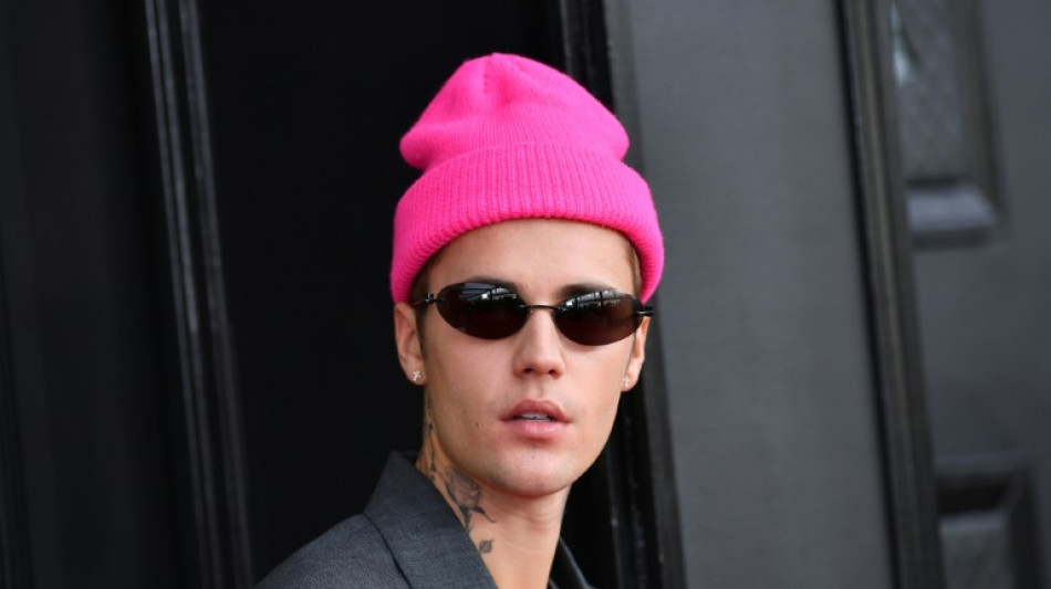 Justin Bieber scraps world tour over health issues