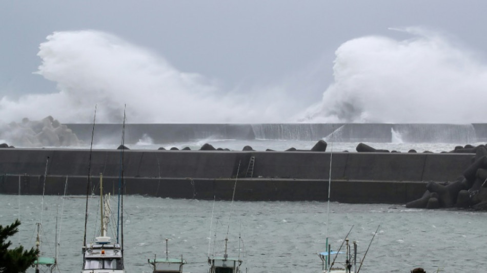 Tropical storm Lan roars into Japan's main island