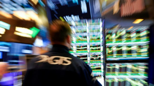 Wall Street ouvre sans entrain, attentiste face aux tensions commerciales