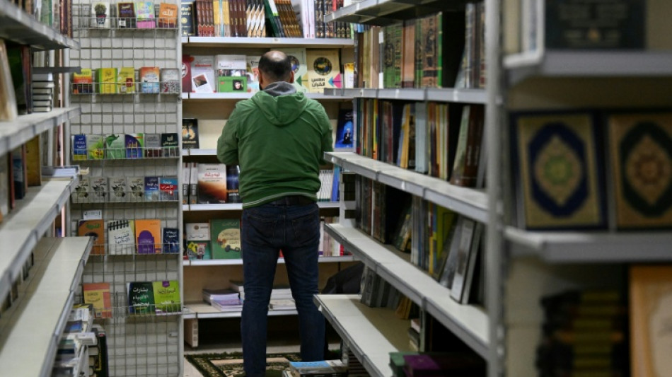 La literatura prohibida sale de la clandestinidad en las librerías de Damasco