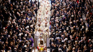 Cinq ans après l'incendie, Notre-Dame oublie sa "peine" et célèbre sa première messe