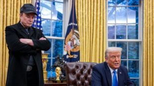 Trump se burla de la prensa y defiende su relación con Elon Musk