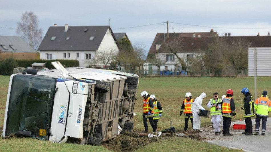 Un car scolaire se renverse en Eure-et-Loir: une lycéenne tuée, 20 blessés