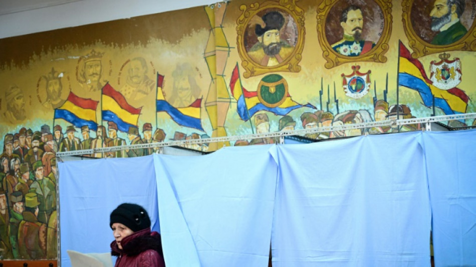 Romanians vote as far right hopes for breakthrough