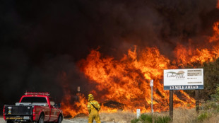 Bomberos avanzan en contención de nuevo incendio al norte de Los Ángeles