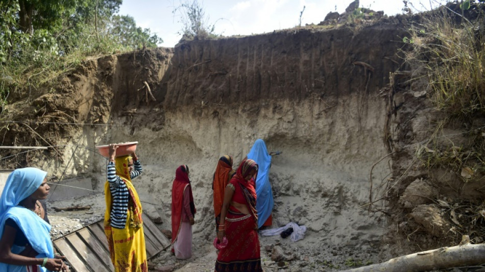 Las mujeres participan en un programa de riego para combatir la sequía en India