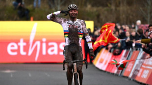 Cross-WM: Van der Poel besiegt Rivalen und egalisiert Rekord