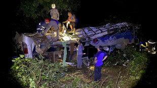 Diez muertos y 21 heridos al despeñarse un autobús en el sur de Brasil