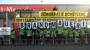 "Wir sind die Brandmauer": Hunderte protestieren bei CDU-Parteitag in Berlin