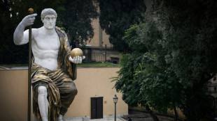 Estátua colossal de Constantino é reconstruída em Roma